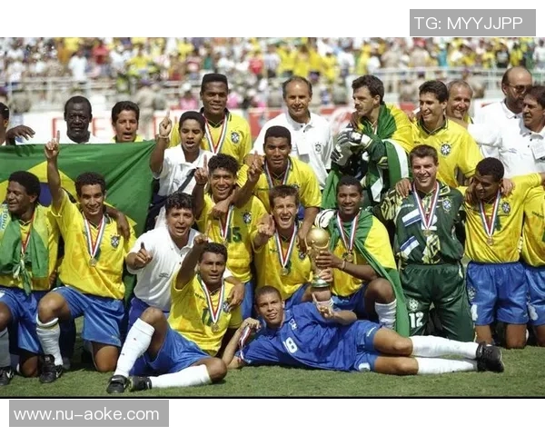 桑巴足球巨星风采：从佩雷拉到内马尔，巴西足球的荣耀与传奇